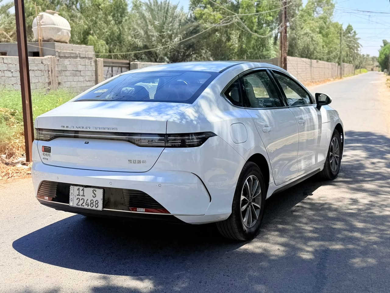السلام عليكم 
لبيع BYD
فول موصفات 1/1 
فتحة 
بصمة 
اشاير بالمري 
لد صباحي 
تشغيل عن بعد بصمه ابواب 
باقي موصفات معروفه 
ماشية 6 كيلو 
مكفوله كفاله عامه 
رقم بغداد شبه مميز باسمي تحويل مباشر 
مكاني بغداد الشعله 
***********
