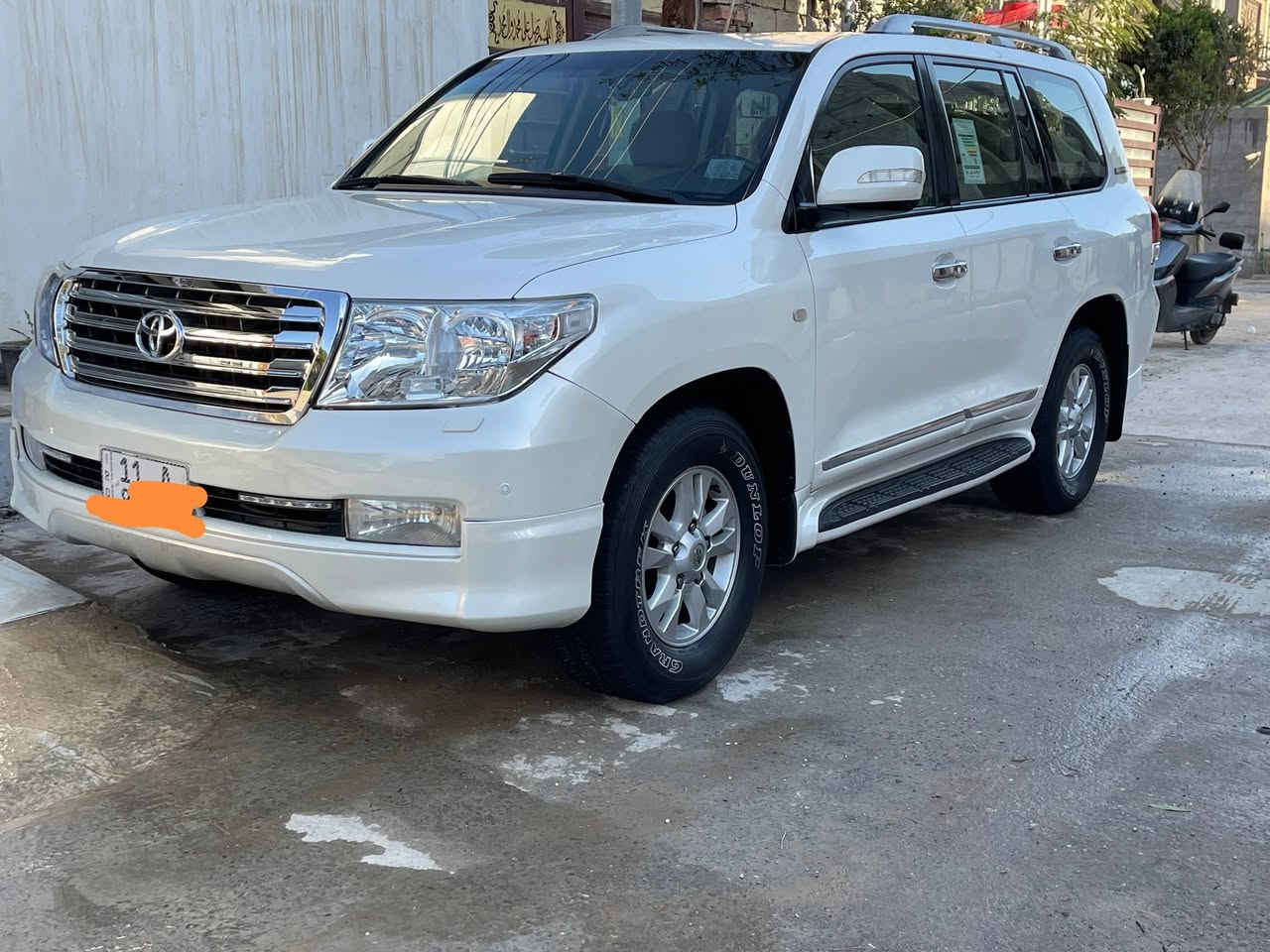 لاندكروز 2011 ستينيه فول مواصفات 1عل 1 GXR مكفوله كفاله عامه مكينه 6 سلندر مكينه كير صدر مكفوله ماشيه 97Km سيارة جديده وخير من الله سعره 320 وبيه مجال للاتصال ***********
