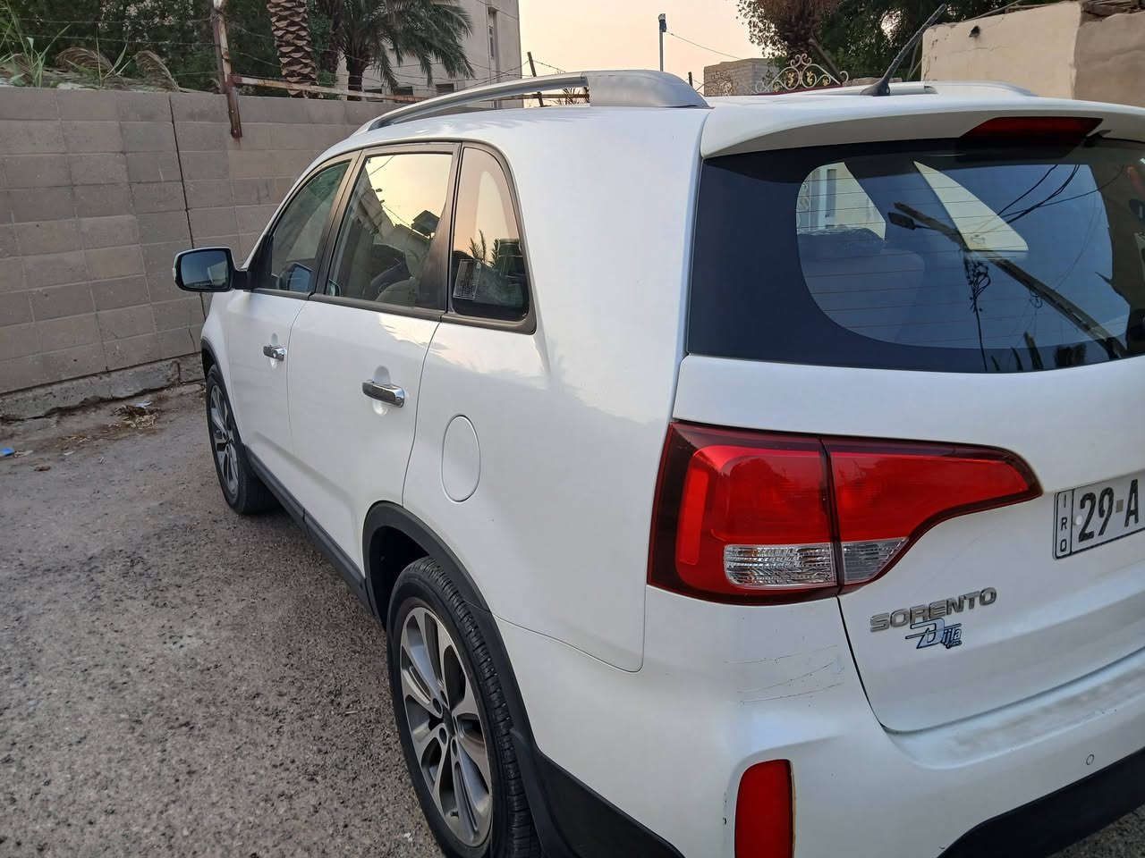 سلام عليكم سيارة سورنتو موديل ٢٠١٤ خليجي ٧ راكب ٤ سلندر تبريد ٣ قطع رقم واسط للعنوان كوت للاستفسار ***********٩
