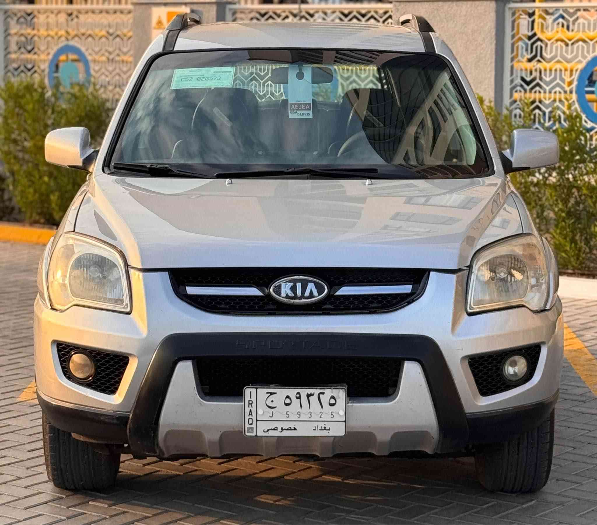 السلام عليكم 
كيا سبورتج 2009 كوري 💯
رقم بغداد تحويل مباشر 
ماشيه 180 الف كيلو 
السياره مكفوله من الضربه والصبغ ✅
فقط صبغ بلاستك (دعاميات و ترايش للجماليه ) 
وبارد بحافه الجاملغ الخلفي شي بسيط 

مواصفات عاديه المعروفه محرك 2000 ، كشنات جلد ، تدفئه كشنات ، مري كهرباء ، حساسات 

السعر : 108 وبيها مجال بسيط 
المكان : بغداد / الكرخ / حي الحسين 
الهاتف : *********** ( متوفر واتساب ) ❇️ بغداد, العراق
