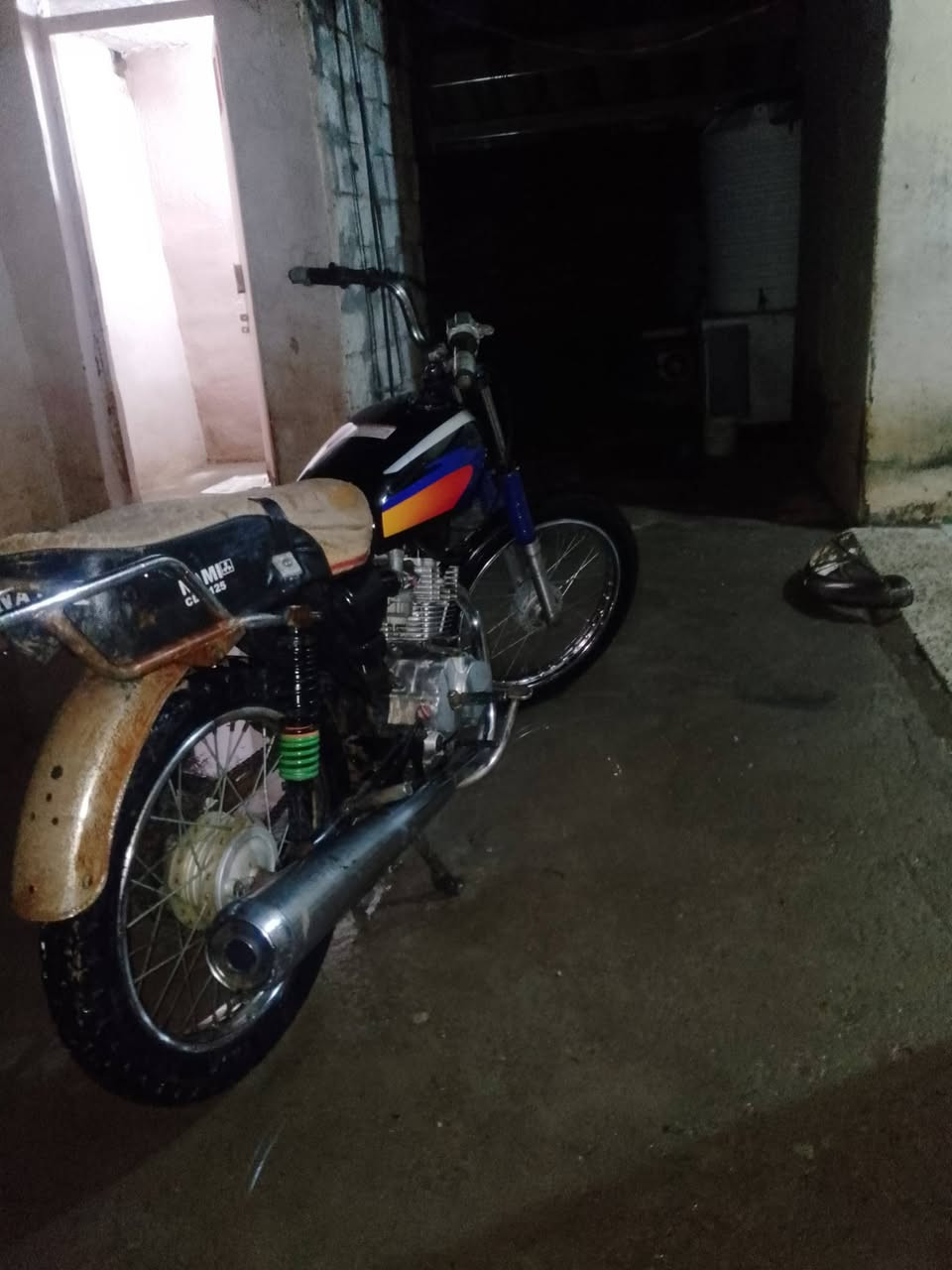 دراجة للبيع شاصي بوري رفيع موديل18 شلعة معدل ويالة موس مال تعليك فول  السعر 250قفل🔒 مكاني بعقوبة كاطون الرازي ***********0
