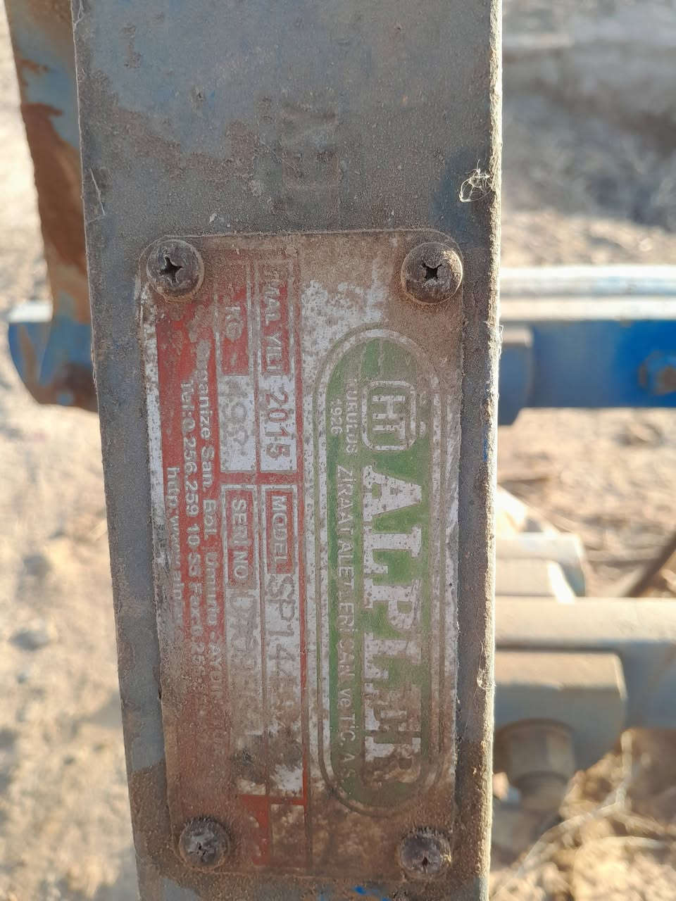 للبيع فدان رباعي حجم 14 مكفول
چوه لحيم ما بيه ***********
