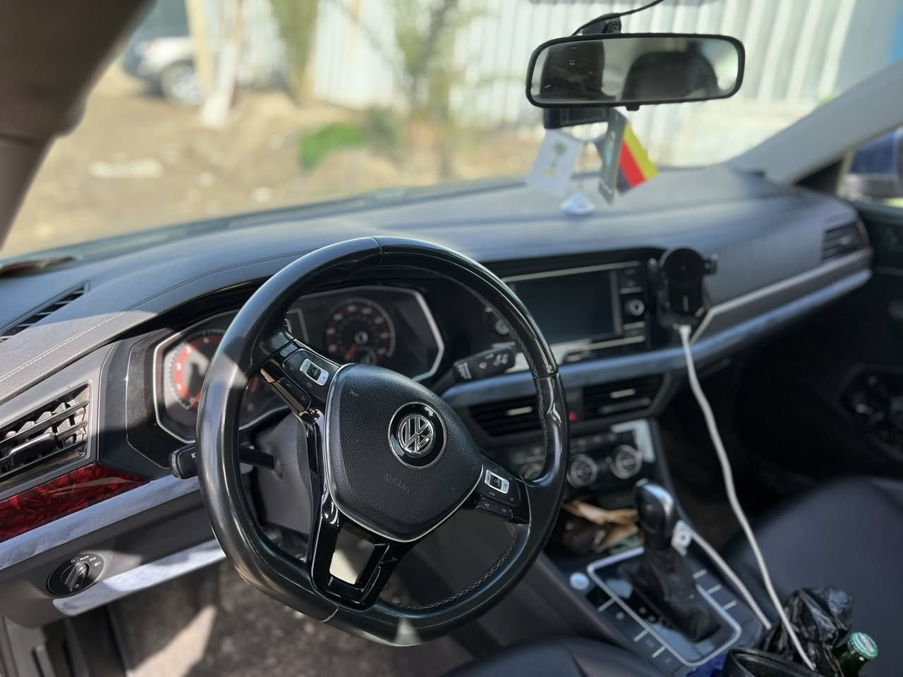 سلام عليكم
جيتا موديل 2020 وارد أمريكي 
السياره صار بيهه حادث بالعراق ونگصت بجم 
سياره جديده وجاهزه من كل النواحي السعر 110 وبيهه مجال 
مكاني البصره ***********
