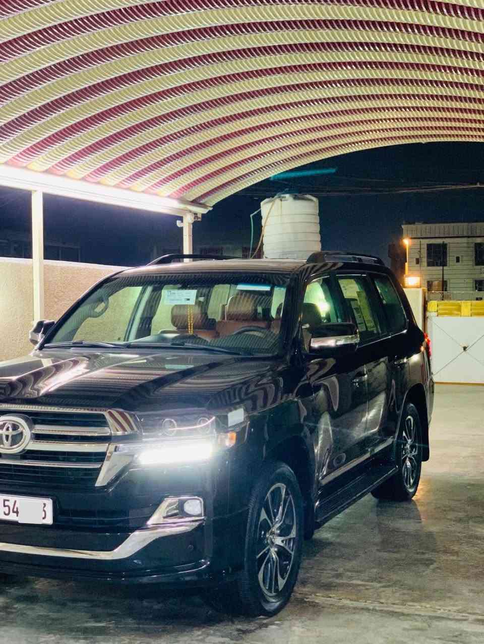 يالله
______________________________________

لاندكروز2020

مكفوله كفاله عامه   

فول مواصفات 1/1 

صاج  

مري قلاب +كهرباء

ثلاجه داخليه 

تشغيل عن بعد 

فتحه سقف

.حساس امامي خلفي

.تحكم ستيرن        

8يرباك 

كامره خلفيه

 كشن كهرباء +جلد 

تبريد ٣ قطع

دفلوك 2×2

 ٤×٤

.زراك لايت

مكينه ٦ سلندر 

ماطور هوه بلادي 

ضائه بل دوس

ضائه بل دوس اصلي 

________________________________

(السياره مكفوله كفاله عامه

 

فقط بيها نص البنيد صبغ فقط فقط بنيد بدون اي داخل كفاله الباقي 

 

موبايل ***********  /***********

مكان السياره بغداد الشراي يتصل ويدلل). رقم  إربيل جديد بسمي هزه سنويه كلها جديد  .  

٤٧٠ بيها مجال شي بسيط
