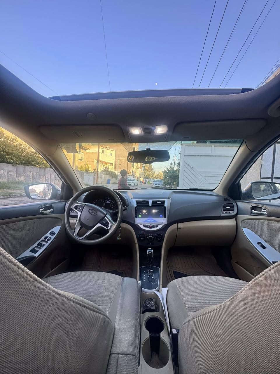 السلام عليكم
هيونداي اكسنت موديل 2011
مكينة 1600
 خليجي ماشية 150 
فوول مواصفات
فتحة سقف 
5 ويل كب 
تحكمات ستيرن 
جام كهرباء كامل
شاشة + كامرة 
+ باقي مواصفات الاكسنت المعروفه
صور السونار مرفقه
تخم تاير جديد 
السيارة جديدة ونظيفة 
ب إسمي رقم بغداد تحويل مباشر
مكان السيارة / بغداد // اليرموك
السعر ( 95) ورقة
رقمي ***********
