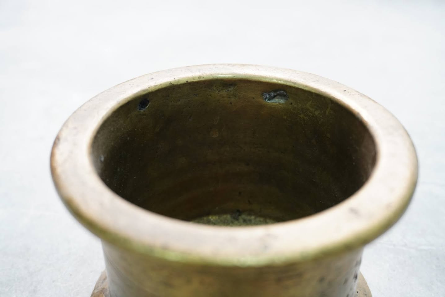 دلة و هاون للبيع
الهاون ب٢٥ الف 
الدلة ب٦ الالف 
الهاون بي زروف سطيحة بي و باليدة مالته مثل ما واضح
و الدلة بيها حرك من الداخل مو قوي 
ثنيناتهن تصليحهن بسيط


**إذا كنت صاحب هذا الإعلان وتريد حذفه لأي سبب، رجاءا أرسل رسالة إلى الدعم الفني**