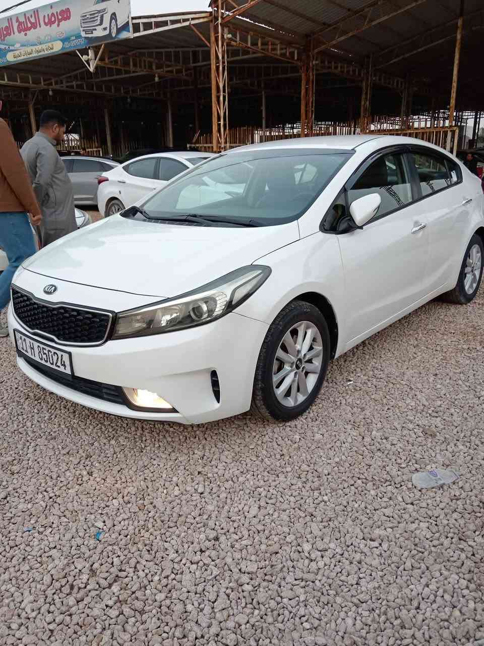 كيا سيراتو موديل ٢٠١٨ رقم بغداد دولي بأسمي مواصفات السيارة تحكم استيرن شاشه وكامره مري شفط إشارة بالمري لد امامي وخلفي بلاجكتور ويل كب ماشية ٦١ الف كيلو متر السيارة جديده بيها رشات صبغ بدون عابر السعر ١٣٥ ورقة نقد أو مراوس مكان السيارة السماوه الرميثه للاتصال *********** او ***********
