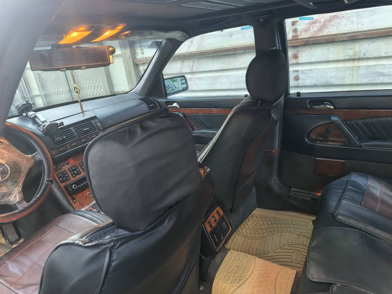 السلام عليكم للبيع أو مراوس بأقل شبح موديل ٩٢ ٦٠٠ محور vvt
المواصفات
دبل جام
مري جانبيه كهرباء 
تبريد ثلج 
كشنات كهرباء
تخم تاير 
باتري جديد
صدر خلفي أمامي 
داخل كلش نضيف
فتحه سقف طكتين
كهربائيات شغاله
النواقص
 الكيلو متر والرون ميشتغلن
مصبوغه عام بدون ضربه
صبغها مو حلو يرادلها أعاده صبغ فقط
باور ستيرن بي شويه ثكل
بوربرن خلفي جهة السايق بي صوت 
رقم بغداد دولي جديد باسمي 
سنويه لحد ٢٠٢٨
هزه كامله 
السعر ٦٥ وبيها مجال قليل 
السياره نضيفه أكثر من الصور 
العنوان بغداد حي الجهاد 
هاتف ***********
