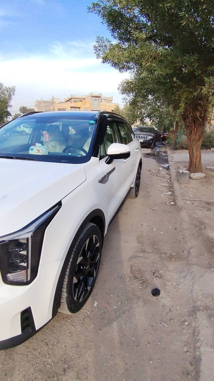 السلام عليكم كيا سورنتو 2025 سياره جديده ماشيه 10,000 والسياره باسمي شخصين *********** ، ما متواجد على الفيسبوك
