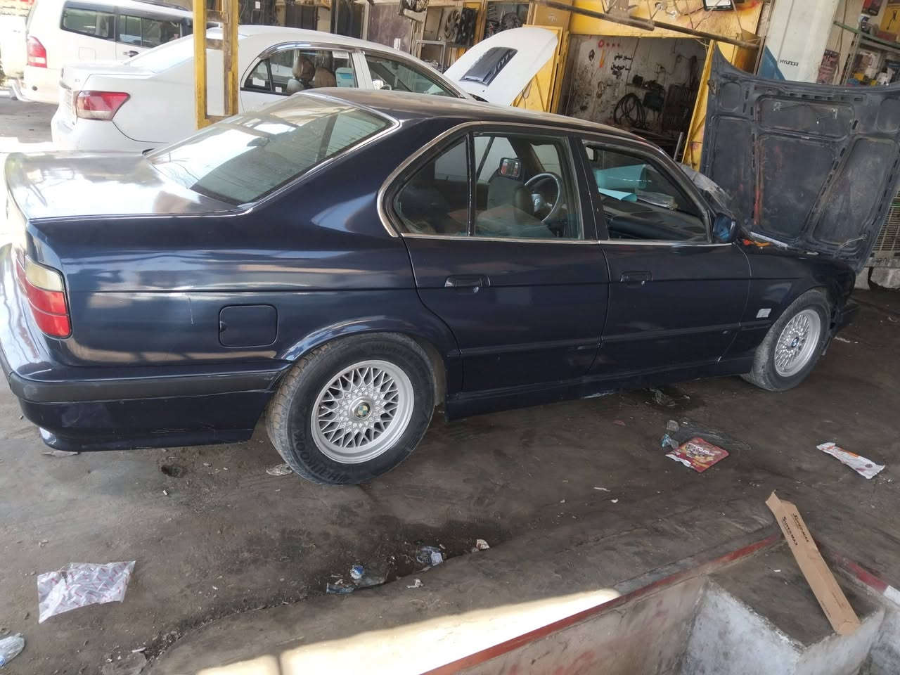 يالله للبيع اومراوس بيئم 520موديل 91سنويه لل27سيارة مكينه كايمة تشتغل بيها صوت فقط تبريد ثلج صرف بانزين انسه سيارة حلوة الله شاهد كهربائيات شغالة كله بدون أي ضربه تخم تاير صدر غرفة سيارة مال جناي بس ماعندي افلوس اجفت على حطته ب35سياره نكره تشتغل فقط صوت لادخان ولا ابد عنوان بغداد الدورة عمارات حي الصحة رقمي***********

