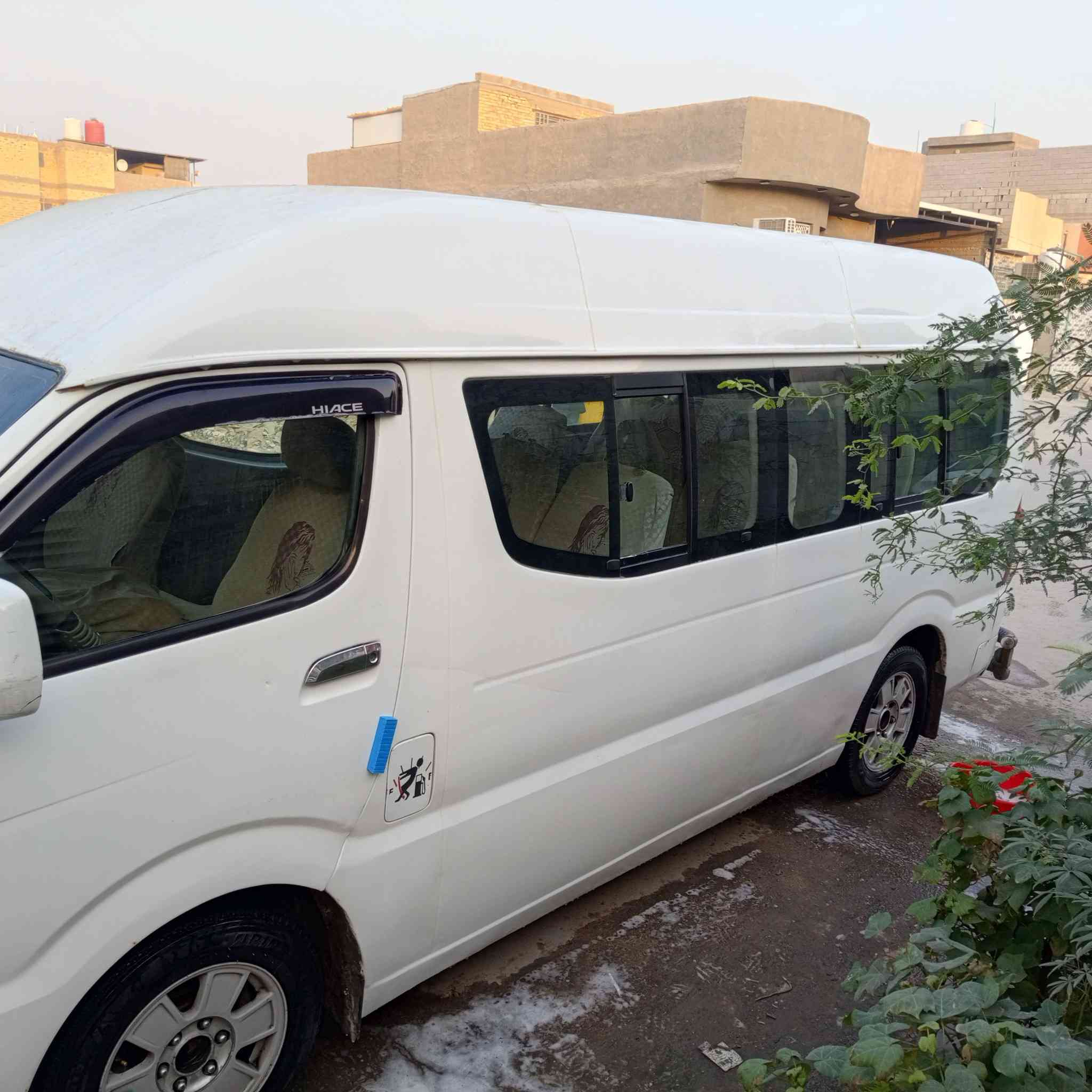 اسلام عليكم شيري كاز مكينه جديدة كرنفال 
رقم بصرة تحويل ثاني يوم سيارة معمره دواير بيها صبغ حزام وجنطة وبيها ضربة ب لبنيد سيارة جاهزة تخم تايرر
دواخلها جديده حدادة خير من الله 
السعر 85 وبيها مجال للاستفار الاتصال 
***********
عنوان البصرة
