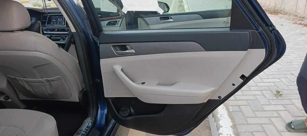‏السلام عليكم
‏

‏,للبيع سوناته موديل 2018  SE

‏رقم بغداد الجديد بسمي 

‏سنويه لل2030 شرط التحويل 

‏محرك 2.4LGDl ابلادي مامفتوح

‏السياره كلها ابلاديه جديده خير من الله 

‏نضيفه بعدها كلها عل ابلاد الشركه

‏كفاله عام مابيها لا صبغ ولا بارد

‏يعني كلين تايتل 

‏ضربتها طخه بسيطه من الاسفل

‏طخه بسيطه من يم العربانه غيرها ماكو

‏

‏المواصفات_🚗

‏شاشه جبيره تدعم كار بلي واندرويد اوتو

‏انضمة قياده يكو -نورمال-سبورت

‏تحكم استيرن جهتين@و

‏كروس سرعه 

‏مانع انزلاغ

‏رادار جانبي

‏السياره خير من الله وبلعافيه عل ياخذها

السعر /137 وبيها مجال 

‏
للاستفسار / ***********‏ الخاص مغلق ‏

‏
