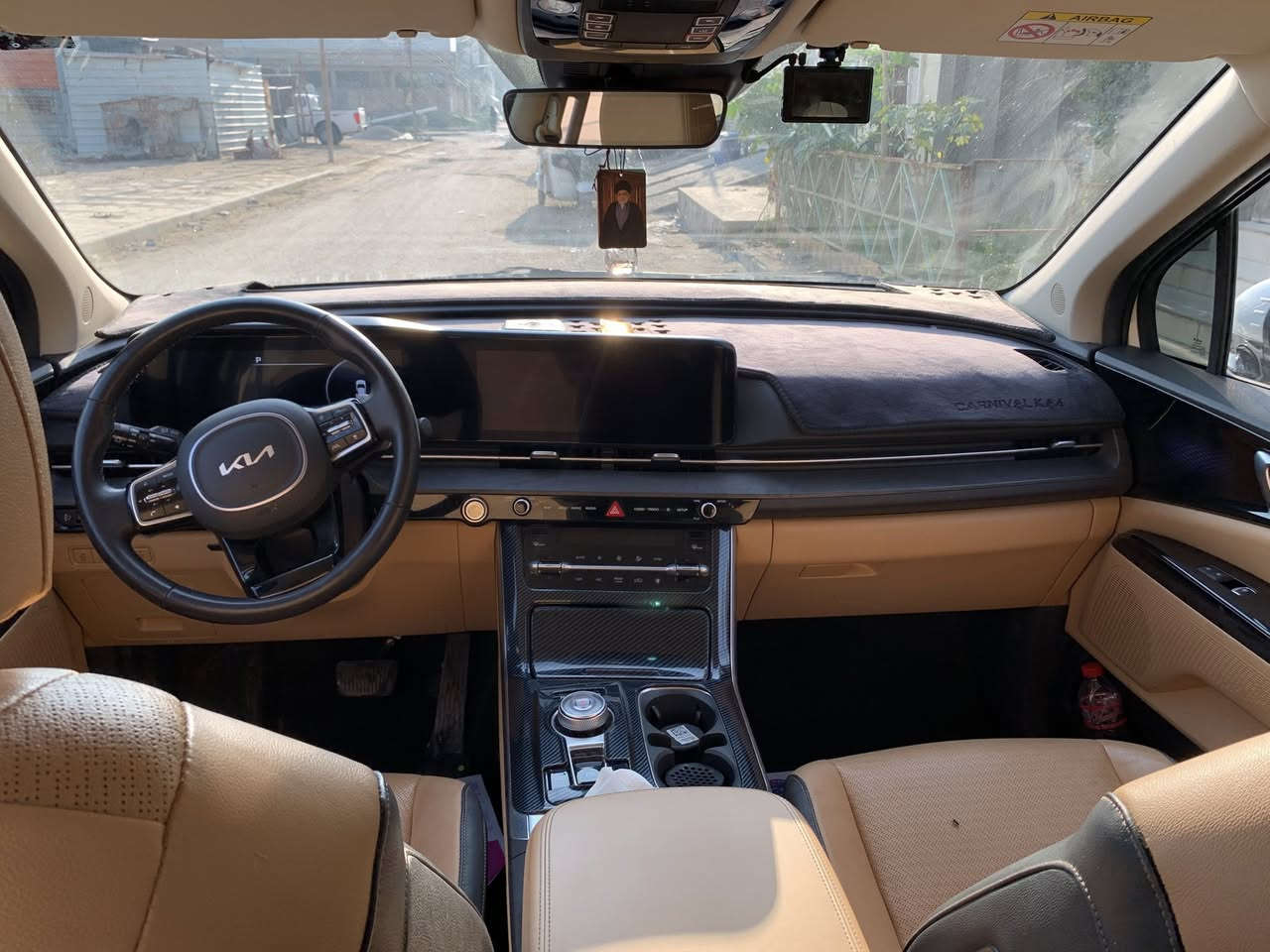 كيا كرنفال 2023 وارد كوري
مكفوله كفاله عامه ولسونار مرفق مع الصور
العداد 45000 كيلو 
السيارة مميزه عليها فمبورة - طلب خاص تفتح عن طريق البصمه وزر خاص بها من داخل السيارة وكذلك من السنتر لوك ......

المواصفات :-
1-  كاميرات 5 محيطية 360 درجه
2_ هاند بريك بصمة
3-رادارات أمامية - جانبية -خلفية
4_إنارة داخلية على الأبواب
5-ترحيب ودخول ذكي
6-كشنات جلد 
7- كشن تدفئة تبريد
8- شاشه كبيره متصله
9- عدادات ديجيتال
10 -وضعيات قيادة 4
11- مري شفط وأشاير بالمري
12-قيادة شبه ذاتيه
13- ابواب جانبيه والصندوق كهربائي
14- فتح الصندوق والأبواب ذاتيآ عند الاقتراب من السيارة
15-كير ماوس
16-كاميرات تسجيل حوادث أمامي * خلفي (داش كام)
17-تبريد 3 قطع + شاشة منفصلة
18-تحديد مسار + توقف ذاتي
19-لايت زنون +اشاره LED
20-كشافات بلوكتر
21-بردات جانبيه جميع الابواب
22- تشغيل عن بعد 
‏Auto Hold-23
24- ويل كب كروم
السيارة جدآ نظيفه على وضع الشركة 
رقم بغداد انكليزي باسمي تحويل مباشر 
السعر المطلوب 328$ بيها مجال قليل 
مكان السيارة ميسان / المركز 
للإستفسار الاتصال على الرقم
***********
