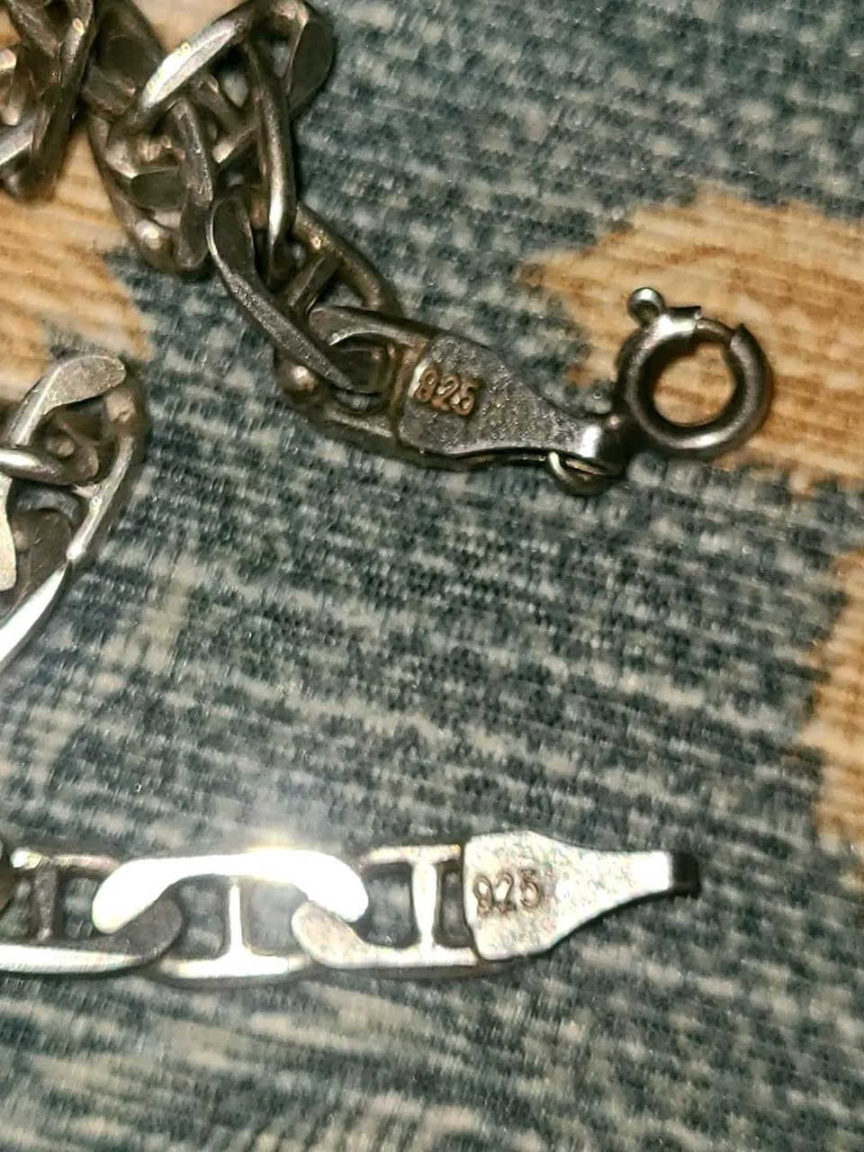 للبيع
سنسال فضة ٣٠ غرام
عيار ٩٢٥
طول ٦٠ سم
سعر  ٧٥٠ ألف
تواجد جرمانا جنب مشفى الرعاية


**إذا كنت صاحب هذا الإعلان وتريد حذفه لأي سبب، رجاءا أرسل رسالة إلى الدعم الفني**