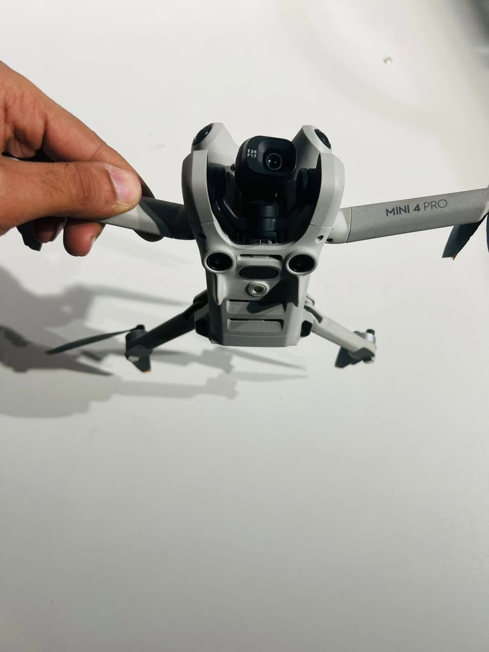 درون للبيع
DJI Mini 4 Pro

تصوير 4K HDR عالي الدقة
تصوير بالطول وبالعرض (عمودي وأفقي)
نظام تفادي عوائق 360°
نظام الرجوع التلقائي لمكان الإقلاع (RTH)
تحكم ذكي وسهل
مدى طيران بعيد مع ثبات عالي
وقت طيران طويل
وزن خفيف أقل من 250 غرام

***********
