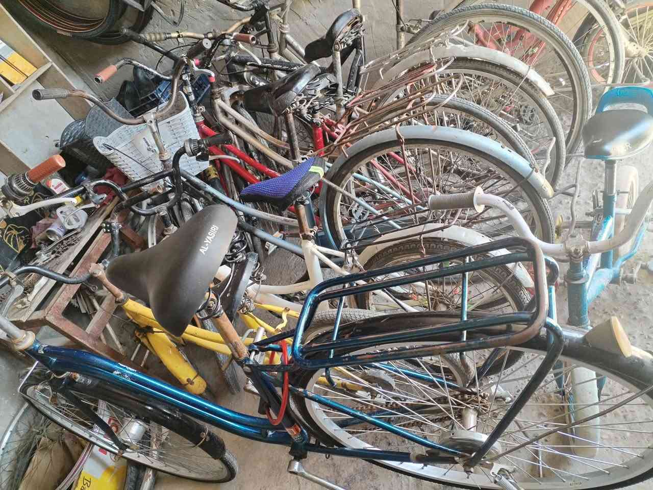 #يتوفر لدينا وجبة بايسكلات مستخدمه نضيفه كافة الاحجام 

الاسعار #تخفيضات من 75 الف الى 15الف 

📌العنوان: ابو سريويل- قرب جامع بشر الحافي


**إذا كنت صاحب هذا الإعلان وتريد حذفه لأي سبب، رجاءا أرسل رسالة إلى الدعم الفني**