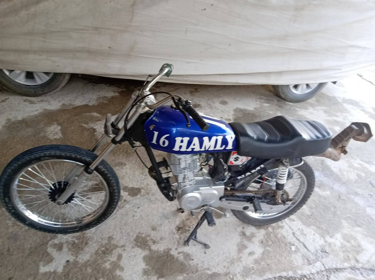 دراجه للبيع اوراق بس بيهن نقص ورقتين موديل 19 السعر 400 ابيها مجال***********
