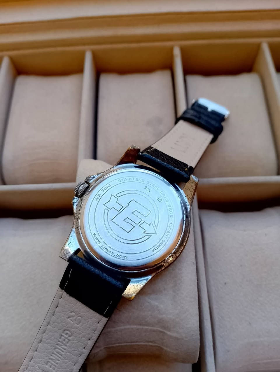 بسم الله الرحمن الرحيم
تحيه طيبه للجميع ♥️ 
للبيع ساعه تايمكس 
براند امريكي اصلي 
سير جلد طبيعي مبدل 
نافذه لعرض التاريخ 
مكينه بطاريه 
السعر 35 الف 💵💵
العنوان بغداد الدورة 
يوجد توصيل إلى جميع محافظات العراق وبغداد أيضاً 
للحجز والاستفسار المراسله على الخاص او على الرقم 
ه‍ *********** ☎️ متوفر واتساب
