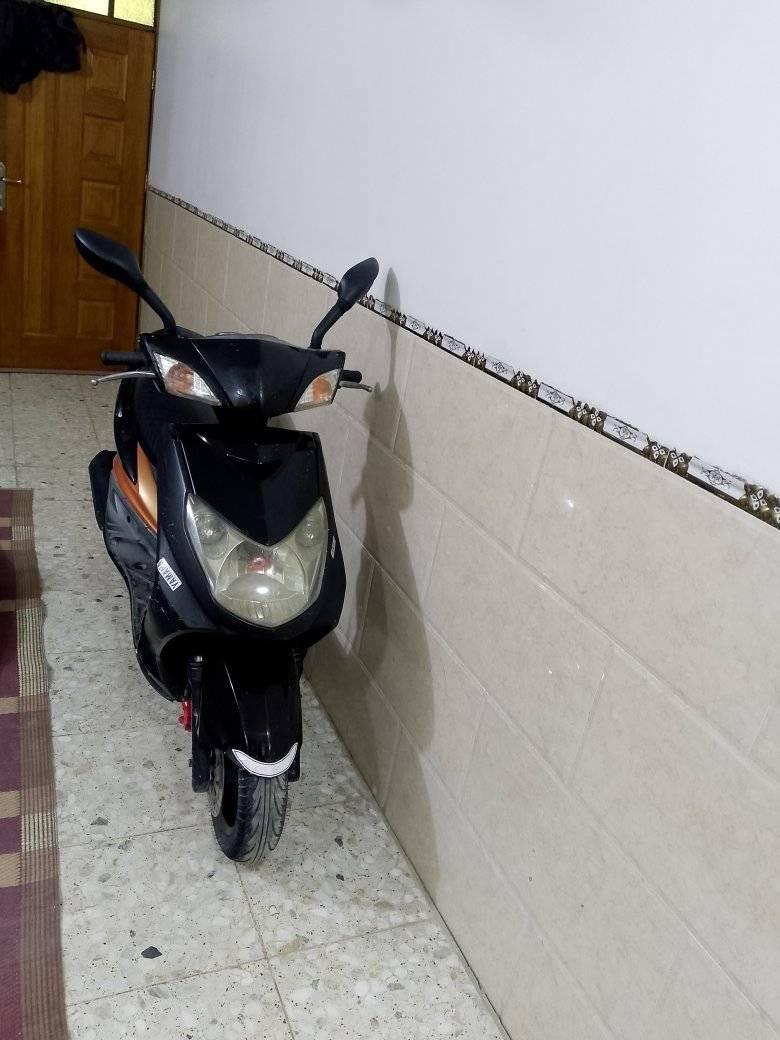 دراجه سكنس فحل سرعه 140 مكينه بلاديه ما مفتوحة ابد ناعمه شلعه قويه كهرباء كوله شغال نكره سلف هندر اوراق بسمي الدراجه كامله نضيفه السعر 550 بغداد الشعب رقمي ***********
