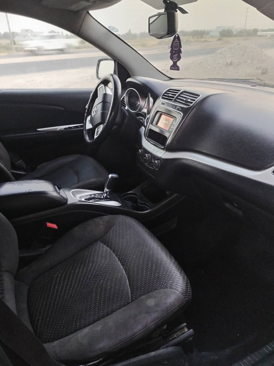 السلام عليكم جورني ٢٠١٦ محرك ٢٤٠٠ ثلاث قطع تبريد سبعه راكب حادث بسيط كما موضح بالصوره بدون ارباك وبيه شبر بارد بطرف الجاملغ الخلفي محرك جديد رقم اربيل انكليزي سنويه لل ٢٩ بسمي تريد تحويل تريد وكاله السعر ١٢٠ للاستفسار الاتصال على الرقم ***********
