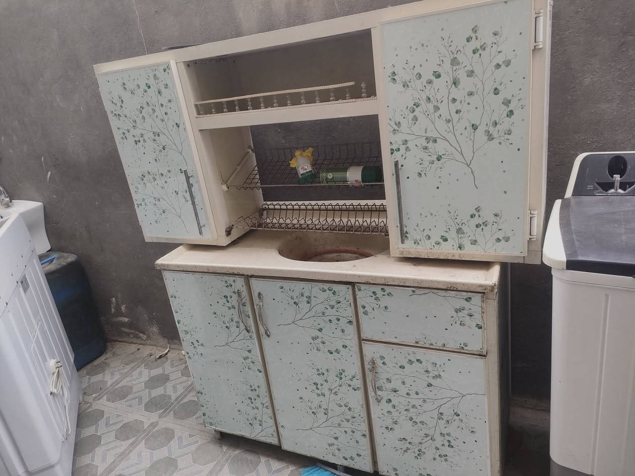 السلام عليكم للبيع مجموعه اغراض نظيفه ومناسبه مسيب حي المعلمين الدوب ***********
مرجوحه كبيره جاهزه سعره 125
ديوان عشرة مقاعد تفصال مو سوكي  سعره الحالي 350
طباخ ايطالي الاصلي مفتاح امان شرط النظافه عل بلاد مملعوب بي ابد350
تخم جلسه مع الكوشات ولشراشف 350
كاونتر ملحق وسنكي مرمر 135
مكيف كرفت كمبريسر تدفئه وتبريد 175
اوڤن حجم كبير 30 اوڤن الثاني شاشه لمس35
حجله كلش نظيفه ب15
غساله اوتوماتيك هيتاشي 25كيلو اكبر حجم عملاقه 325
غساله المتين حجم 18كيلو تغسل بطانيه 125
غساله جبسون 15كيلو 100 
محظرت زلاطه حجم كبير تفيد اهل المطاعم  جديده مامستعمله 25
طبلات عدد 4 خشب اصلي  لون جوزي35
ميز بلازمه 25
 ثلاجه براد مال اي شي ترهم
