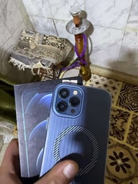 جهاز 12 برو ماكس شرق اوسط  ذاكرة 256 بطاريه 65 جهاز نضيف وستعمل حقيقي ...