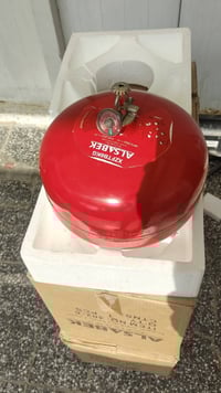 طفايات عدد 4 حجم كبير  تشغيل اوتوماتيك دواره عند الحريق لا سامح الله ت...