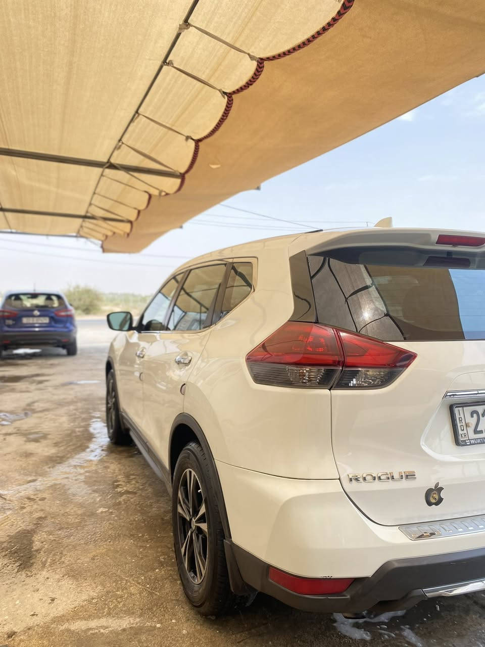 السلام عليكم
نيسان روج موديل 2018  رقم سليمانية بأسمي السياره بدون حادث عداد المسافه الحالي 188 الف 
بدون صبغ او بارد،  كير ومحرك جيدة جدا ،تدفئه تبريد بحالة ممتازه جداً
( المواصفات )
حجم المحرك  4 سلندر 2500 المرغوب
شاشه كامرة ،تحكم ستيرن وتحديد مسار
رادار امامي وجانبي ، قطعتين تبريد ، نضام Eco وsport, وبيها مواصفات اكثر السعر 185$  للاستفسار الاتصال على الرقم *********** او المراسله واتساب
