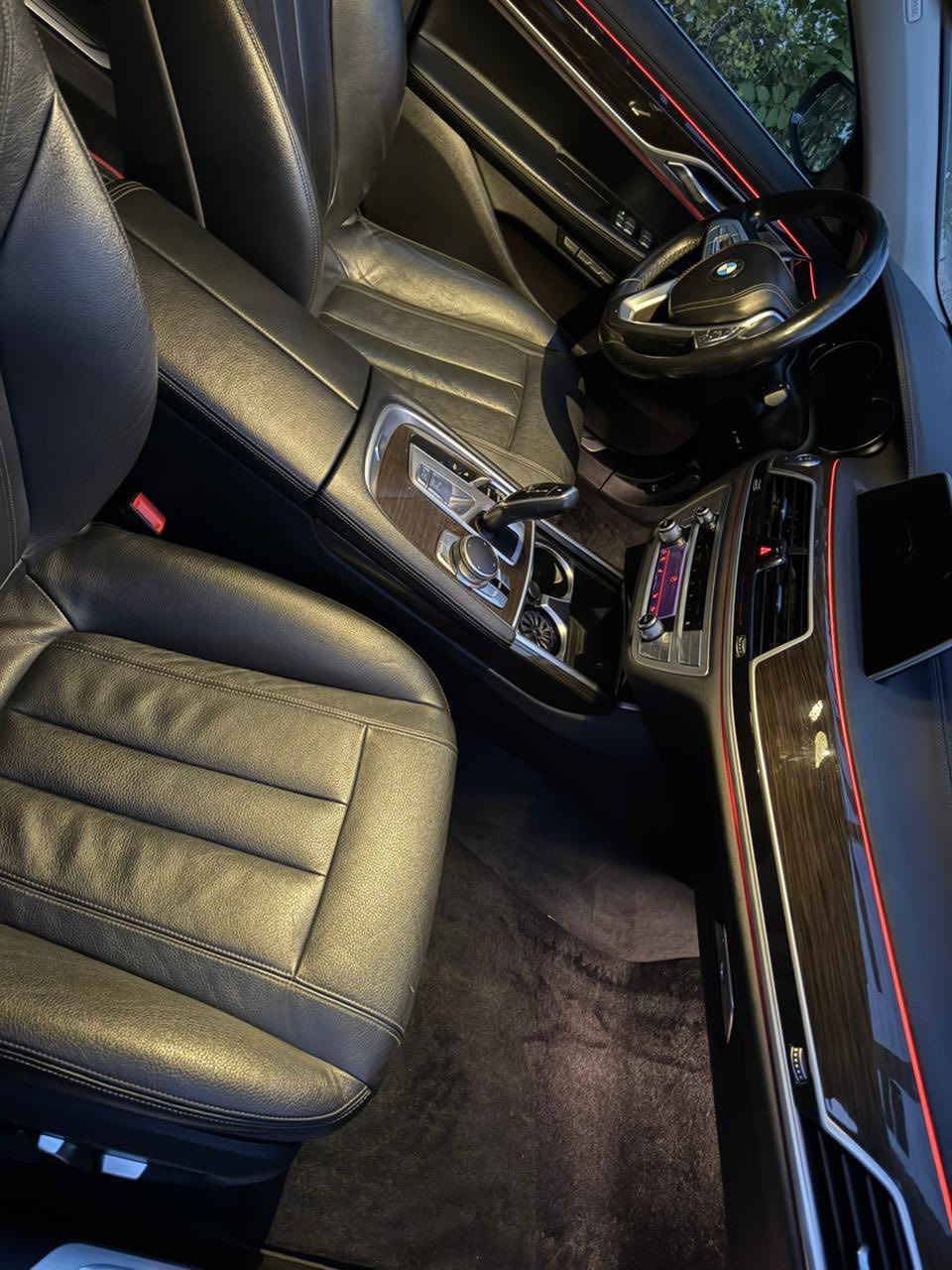 للبيع bmw 740i فول مواصفات
سماعات هارمن كاردن 

داخل اسود

اضائه داخليه متغيره 

بانوراما 

حساسات اماميه خلفيه

برده خلفيه

جكات 

بصمتين

ماشيه 95 الف كيلو
بعد بيها هوايه مواصفات 

WBA7E2C53JG742661

رقم بغداد  

السعر (30 الف وبيها مجال )

***********
