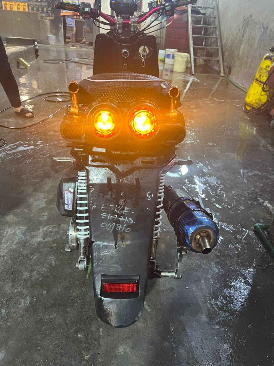 السلام عليكم جبلي للبيع متروسة تزويد مكينه هاون كلجات رياضي كهربائيات شغالة دشبول  شغال سعره صالنصة بوري عدل اصلية سعر 850وبيه مجال حك جية مكاني بغداد حي اور او مدينة ***********رقمي
