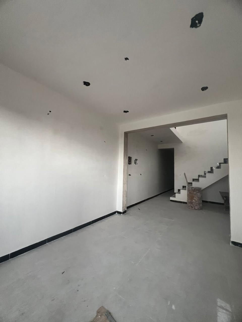 🏡/ دار للبيع المساحة ١٠٠ م طابو زراعي سند ٢٥ تحويل مباشر

                   الواجهة ٥ م / النزال ٢٠ م

🧱/ بناء حديث درجة اولى 

         ( تشطيب نهائي تسليم مفتاح )

الطابق الأول/ مطبخ . هول . استقبال . غرفة نوم . مجمع صحيات 

الطابق الثاني/ غرفة نوم . هول . 

🌏الموقع / بداية ابي غرق قرب محطة النوار خلف مفروشات الجنابي قريب جداً من شارع كربلاء 

للاستفسار اكثر مراسلة الصفحة او مراجعة مكتب 

بشار للعقار والمقاولات بداية شارع الحسينية من جهة شارع ٦٠ 

***********          ***********
