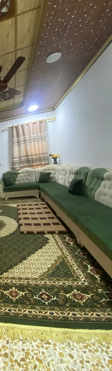 سلام عليكم ديوان جديد استخدم قليل حيل 6قطع كامل نضافه فول شخط مابي صارلو شهرين عندي وماخذو ب600الف جديد وسعره هسه400بي مجال وشرط خشب ثقيل واصلي ***********
