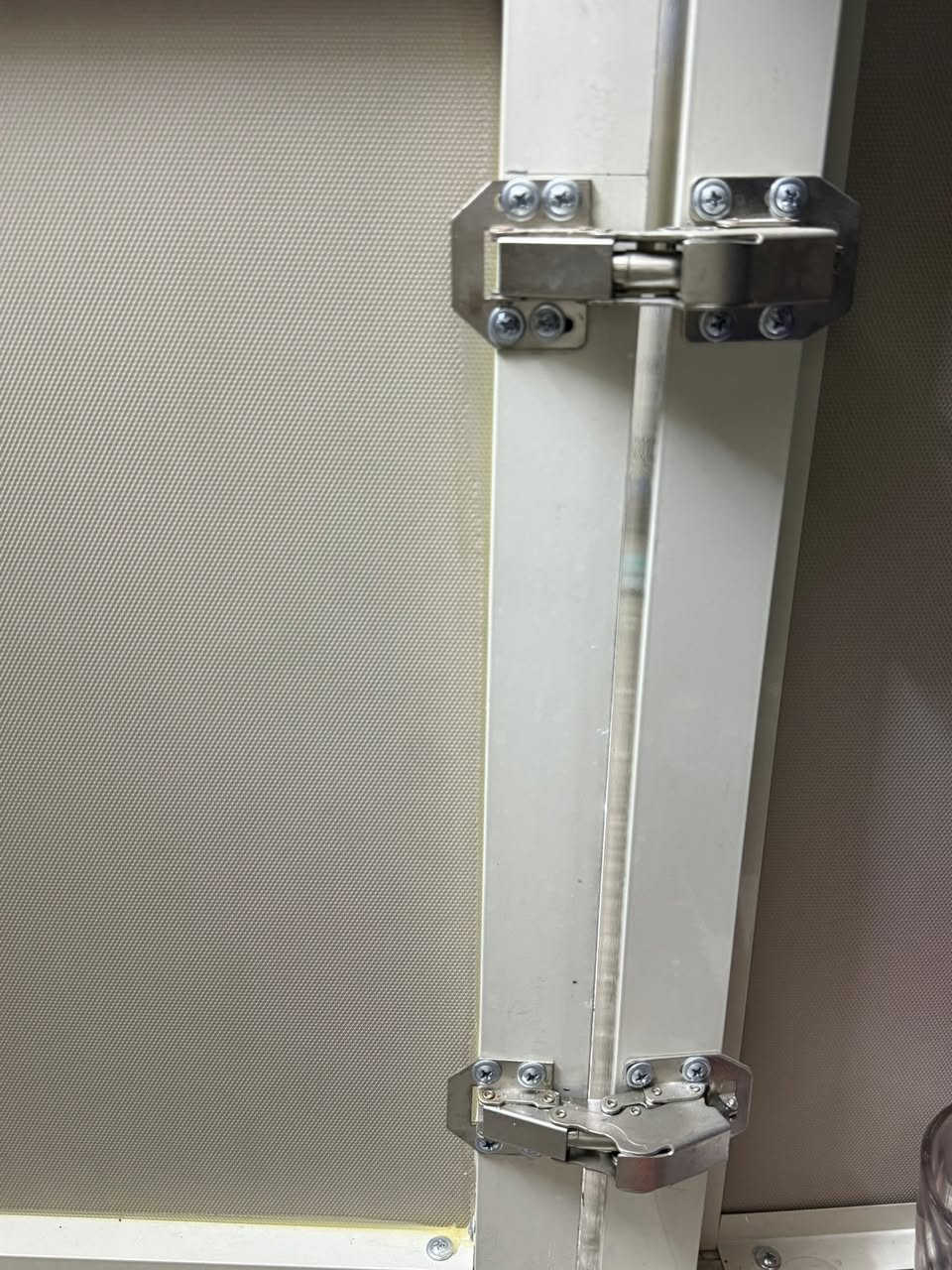 السلام عليكم
كاونتر قطعتين 
الهايدروليك شغال وبي مغناطيس 
الجوة
ارتفاعه ٩١
عرضه ١٢٥
طوله ٣٠

الفوك
ارتفاعه ٦٠
طوله ٣٠
عرضة ١٢٥

السعر ١١٠ وبي مجال للشراي

مكاني بغداد الغزالية
***********
اتصال مباشر او واتساب او ماسنجر
