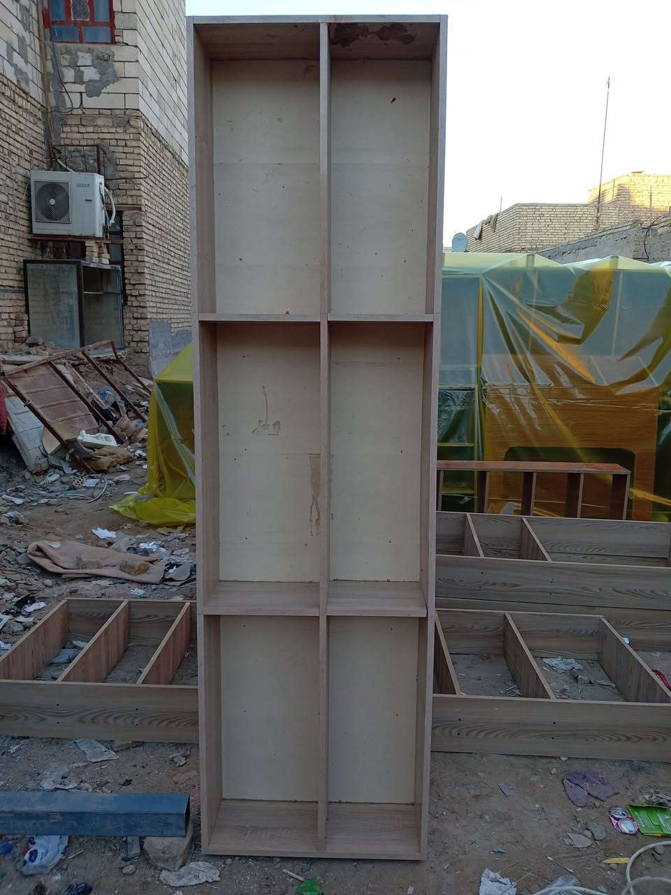 اخر 8قطع فاترينات طول مترين ونص وعرض 65سانتيم عمق 20سانتيم سعر الوحده 35الف العنوان ناصرية حي الفداء شارع مجمع دبي تنزل بيه رقم الهاتف ***********
