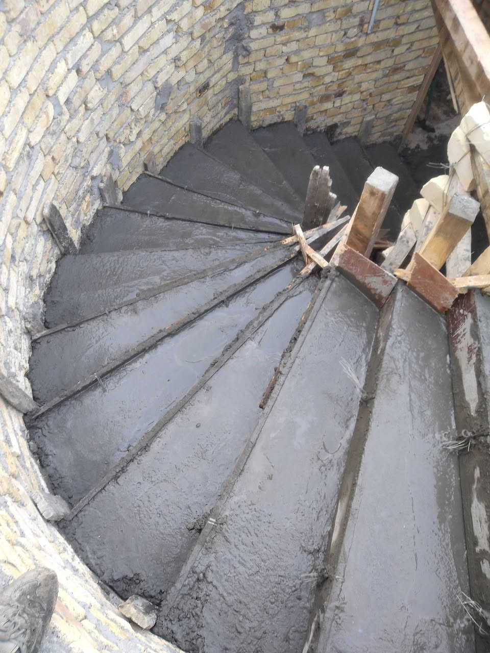 حداده ونجارة وبسعر مناسب ***********
