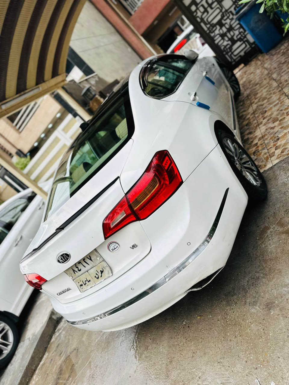 سلام عليكم 
كيا كادنزا موديل 2011 ابيض لؤلؤي
خليجي مكينه دوش حجم 3.500  مكفوله 
فول مواصفات  
تبريد منضومه جديده ثلج تدفئه شغاله 
برده كهرباء بصمه ابواب وتشغيل كشنات جلد + كهرباء  بانوراما طكتين شاشه تاب كامره سستم صوت 
ملاحضاتها 
الكير بي طكه بالنمره الاولى فقط لو دجه لو بالكير 
مابيها تأثير تمشي 
مرات مابيها اي شي طبيعي 
الصدر 80‎%‎ 
كل مواصفاتها  تشتغل 
رقم سليمانيه تحويل مباشر  
شواصي لغود تكم حوض كفاله 
فقط ضررجاملغ خلفي وره سايق معمر 
بيها رشات صبغ ماعرف ياهيه ابيع حزام مكانها العامريه بيع نقد فقط السعر 88 
*********** بغداد, العراق
