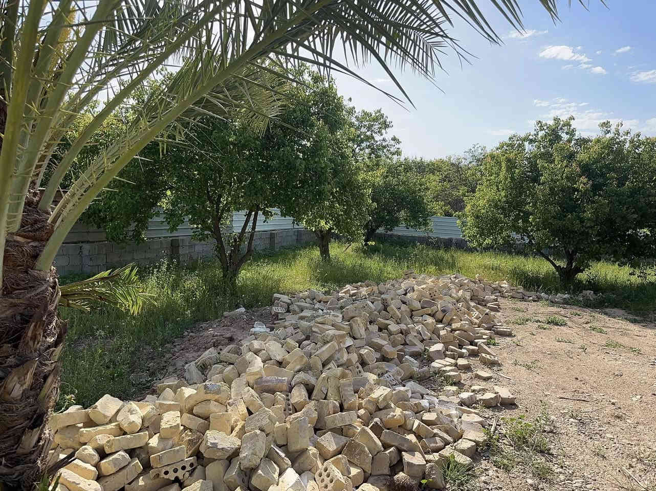 دار للبيع 

عنوان : شاطئ التاجي الشيخ حمد (الحصيوة)

نوع التملك :ملك صرف 

مساحة الارض :دونم 

بناء هيكل :300م طابقين 

- [ ]  طابق اول 

-صالة

-مطبخ

-هول داخلي 

-غرف نوم عدد (2)

-ملحقات

- [ ] طابق ثاني 

-غرف نوم عدد (4)

ملحقات 

اتصال اواتساب : *********** _ ***********.. 📞
