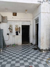 دار للبيع • ١٨٠م • بشارع حسين طالب