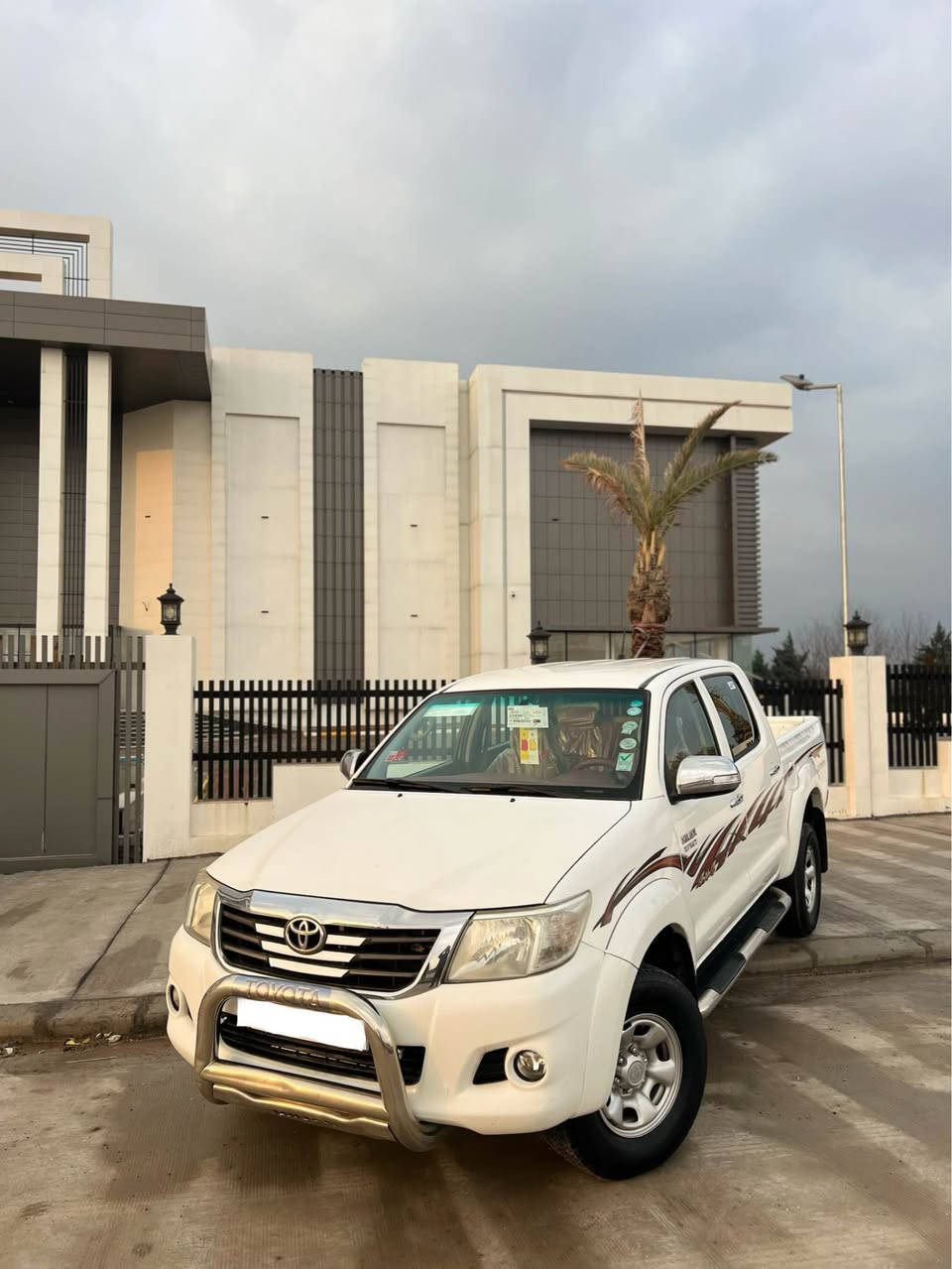 تويوتا مه رزي 
موديل 2014
رقم سه نه وي جديد 
بي سبغ 
گير مكينه شه رت 
موبايل *********** اكر, نينوى
