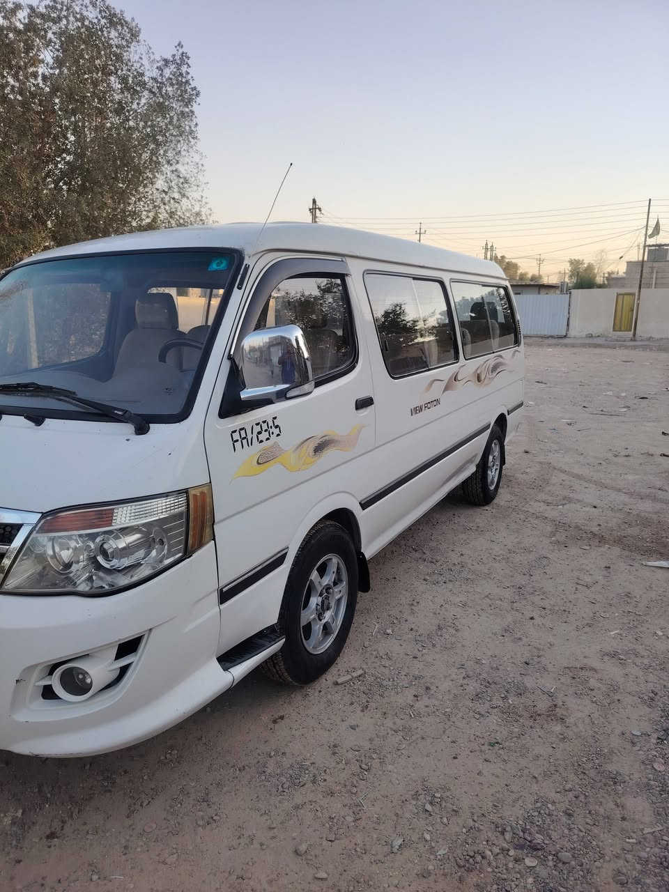 فتون 2016...
تحويل مباشر بسمي مصفره هيئة وضريبه ومرور
مكينه جديده كير اكسن مكفول بيهه بارد وره باب سلايت والباقي مكفول.. جاملات مغلفه 4...
السعر 90وبيها مجال قليل مكان السياره بغداد. 
الاتصال عله الرقم ***********
