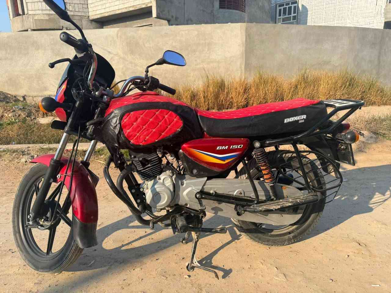 السلام عليكم بوكسر كلاسك موديل 2021رقم وسنوية بسمي احولك ثاني يوم مكينة مامفتوحة مكفولة كفالة عامة الدراجة مال جناي المكان ديالى السعر اتصل وتدلل ***********
