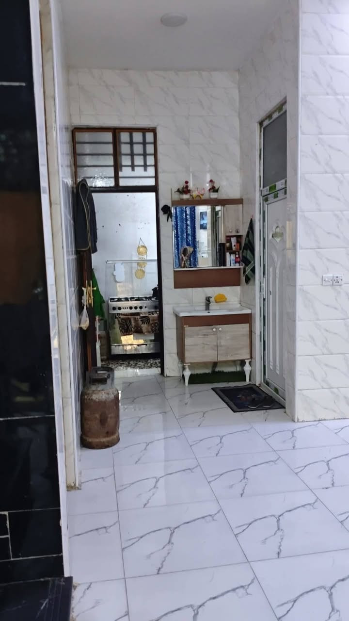 السلام عليكم ورحمه الله وبركاته بيت للبيع نهايه شارع النواب قرب ساحه الدكسن مساحه البيت 165 بيت يحتوي استقبال 6 × 4 صالح 10 في 4:30 غرفتين نوم خمسه في اربعه بيتونه وغرفه مشتركه 9 × 3.5 زائد ثلاث حمامات الاتصال على هذا الرقم
***********
السلام عليكم ورحمه الله وبركاته بيت للبيع زراعي نهايه شارع النواب قرب ساحه الدكسن مساحه البيت 165 بيت يحتوي استقبال 6 × 4 صالح 10 في 4:30 غرفتين نوم خمسه في اربعه بيتونه وغرفه مشتركه 9 × 3.5 زائد ثلاث حمامات الاتصال على هذا الرقم
