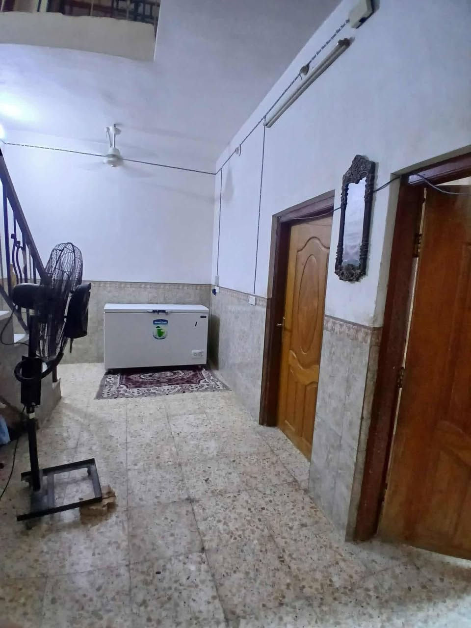 ياالله اللهم صل على محمد وعلى اله محمد 
دار للبيع مساحه 100طابو زراعي سند 25بيت طابقين يحتوي الطابق الارضي على غرفه النوم واستقبال وصاله ومطبخ ومنور وصحيات وطابق ثاني غرفتين العنوان طويريج شارع 40خلف حي الصناعي قرب المدرسه 
.. للاستفسار الاتصال ***********
يارحمٰن يارحيم
