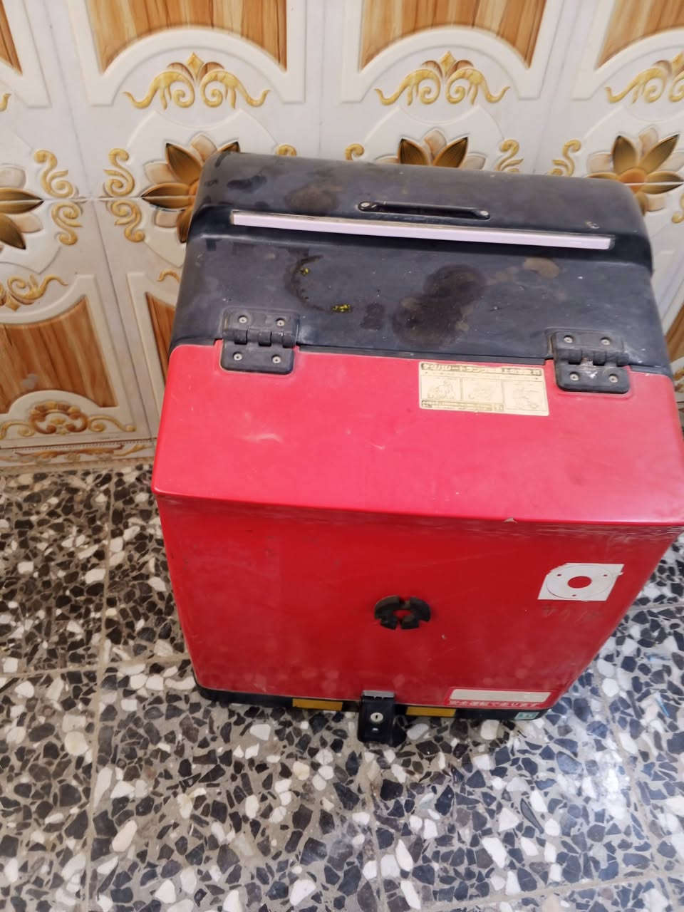 السلام عليكم صندوق فيبرگلاص بي نشره لد بلادي مان دلفري نضيف ميه بلميه السعر75ألف بي مجال قليل بغداد الكاظميه *********** ليريده يتصل ويدلل.رقم بي واتساب
