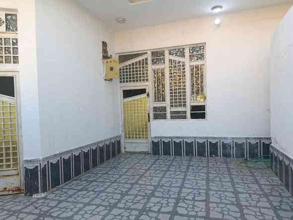 يا الله دار  للبيع مساحه 200م طابو صرف رقم العقار 13934 علئ8 العنوان الشطرة حي الصحه في البدايه 
شارع الحسينيه البيضه مسافة بسيطة عن مول الؤلؤ 
بناء طابوق رباط ارضي كونكريت 
سقف كونكريت 
غرف نوم عدد 2
صاله +مطبخ +استقبال
 صحيات داخليه+صحيات خارجيه
كراج سيارة البيت  سنه البنأ 2023
السعر المطلوب 125 مليون وبي مجال بسيط علمآ القطع في نفس الشارع جاي تنباع بسعر  90 مليون  
البيت بسم والدي تحويل ثاني يوم بسم المشتري
الاستفسار والاتصال علئ رقم 
حسن ابو سلطان  
***********
