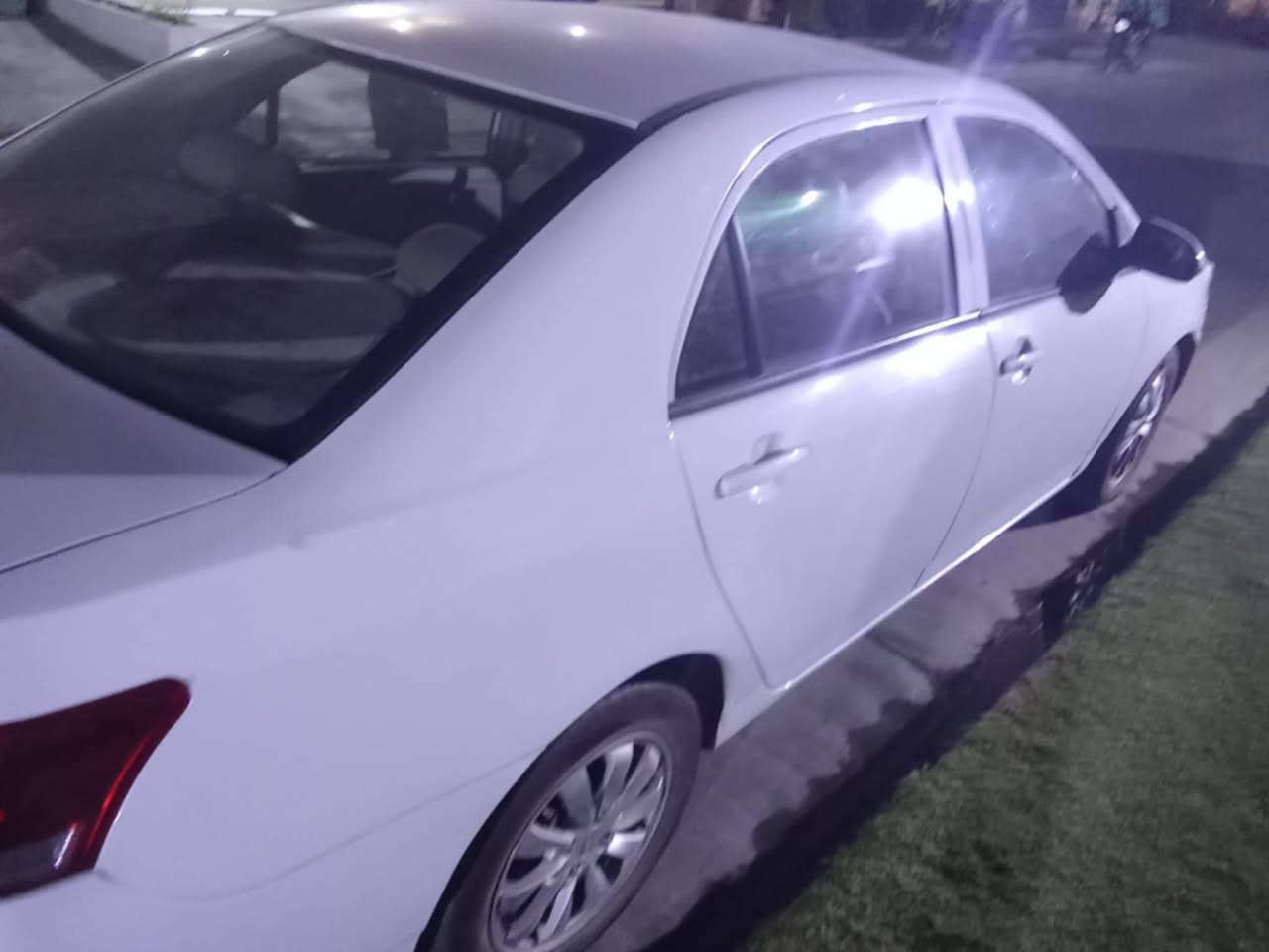 السلام عليكم سيارة BYD  G3 2015 نظيفة جدا استلام شركة اللون ابيض الرقم بغداد السعر 65,$ أو مراوس بسيارة ٧ راكب أو سيارة حسب القناعة  .. الاتصال على ***********
