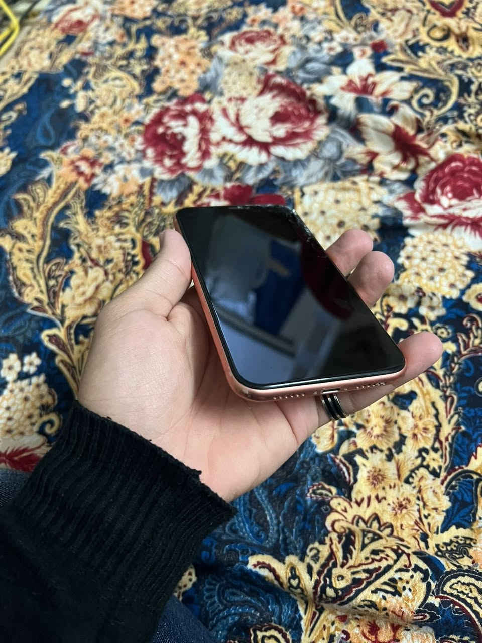 السلام عليكم
ايفون اكس آر XR لبيع 
فقط بي ظهر وشاشه 
وفيس ايدي عاطل 
ذاكره 64
بطاريه 77
السعر :120وبي مجال كلش بسيط 
الرقم :***********
المكان :حي الجامعه بغداد
