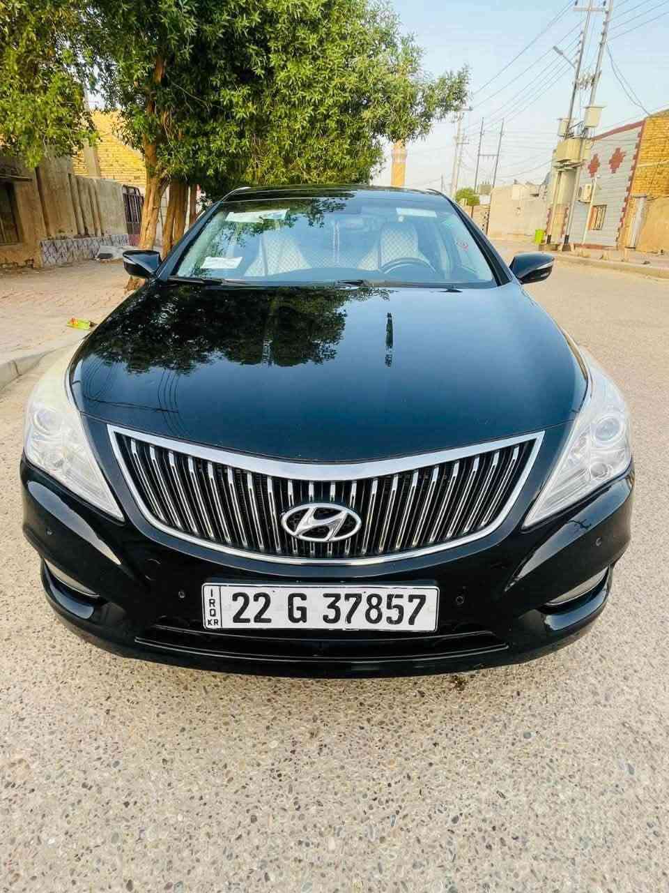 للبيع 🚘
هيونداي أزيرا 2014 — لون أسود ✨

🔹 كاملة المواصفات
🔹 مكفولة من الصبغ والضربة والتبديل
🔹 السيارة نظيفة جداً وجاهزة للاستخدام
🔹 موقع السيارة: محافظة ميسان

المواصفات:
✅ فتحة سقف
✅ شاشة وكاميرا
✅ بصمة وتشغيل ستارت
✅ مقاعد جلد
✅ تبريد وتسخين مقاعد
✅ حساسات
✅ جنوط وكالة
السعر 139
السيارة استعمال مرتب وما تحتاج أي صرف � للتواصل غير متواجد بالفيس ***********
