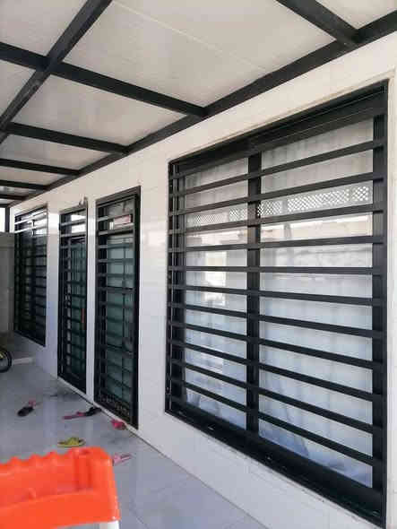 حدادة عامه  لكافة الاعمال الحديدية عمل القمريات والابواب والمحجرات وغرف السندوش بنل 
موقع  المحل في لاوان ستي ***********واتساب ***********واتساب
