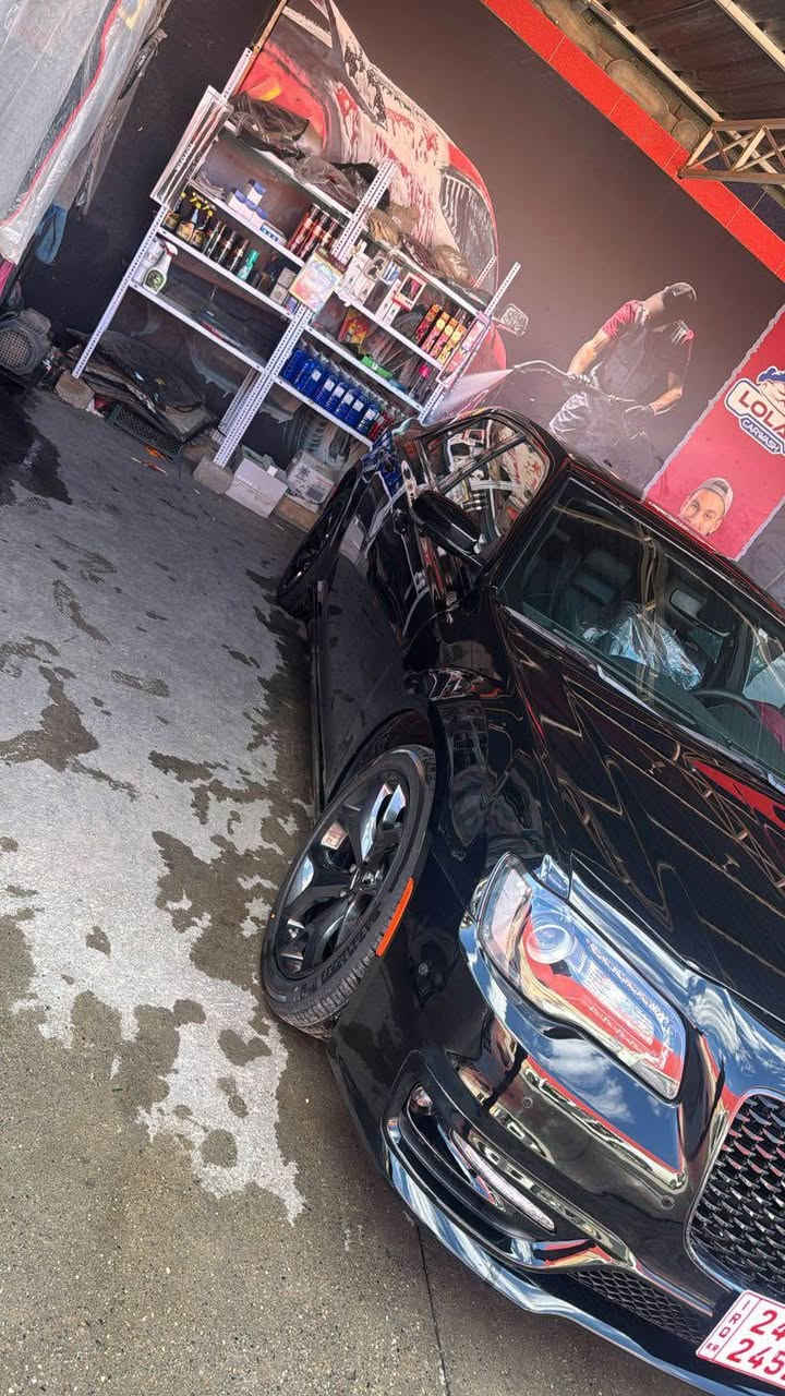 كرايسلر 300S موديل 2023، بحالة ممتازة ، استخدام نظيف جداً.
الممشى: 32 ألف مايل.
السيارة وارد أمريكي (2C3CCABG7PH637076) مع تعديل بارد، شغل نظيف ومرتب بدون أي مشاكل.

✔ بدون أي صبغ
✔ بس تعديلات بارد
✔ بدون حوادث مؤثرة
✔ صيانة منتظمة
✔ سقف بانوراما سلايد
✔ جاهزة للاستخدام
✔ أداء قوي وراحة عالية
سعر ٢٨٥$
📍 الموقع: دهوك

***********

السيارة مميزة جداً دهوك, العراق
